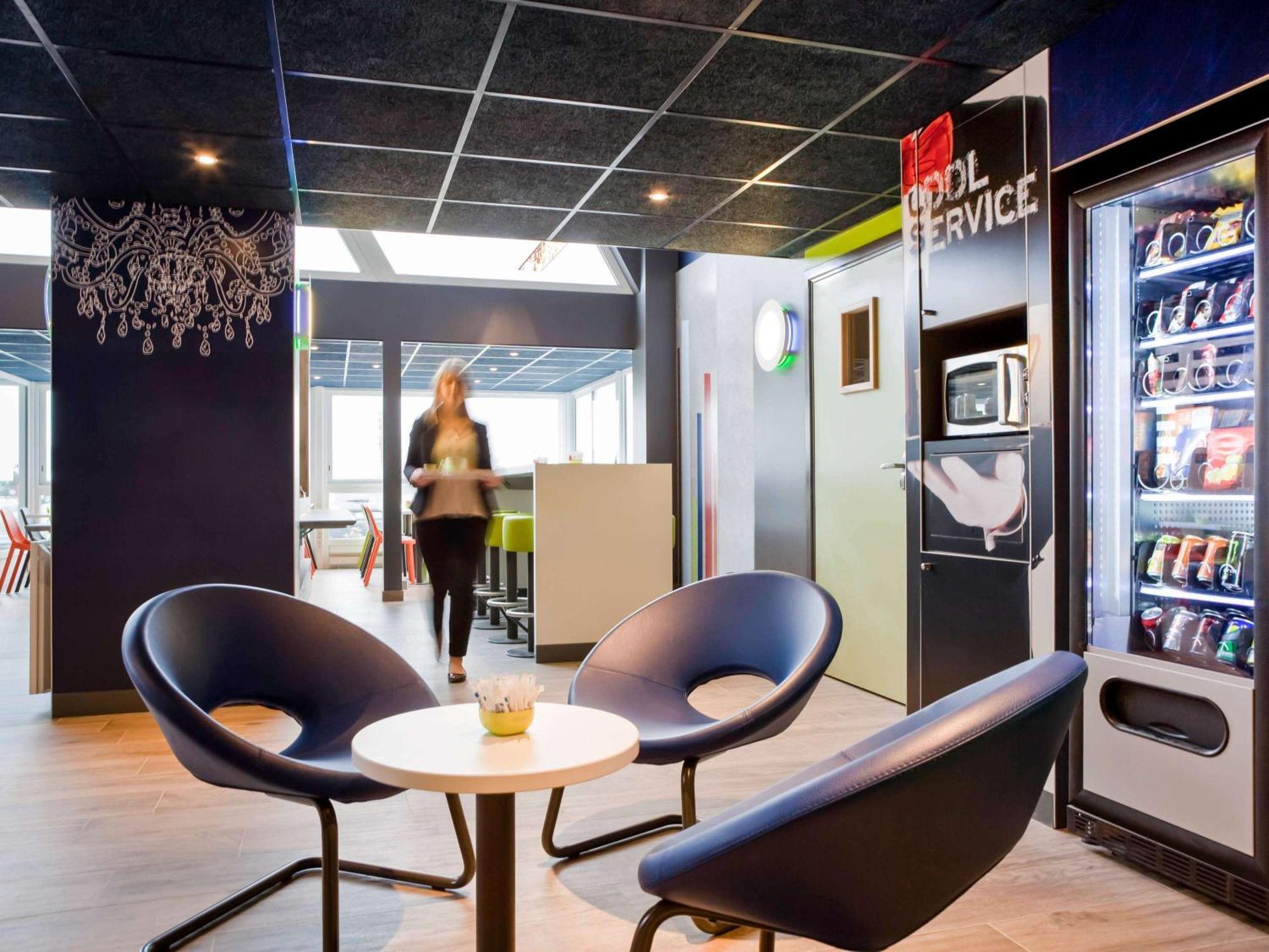 Ibis Budget Pontault Combault Rn4 Marne La Vallee Exteriör bild